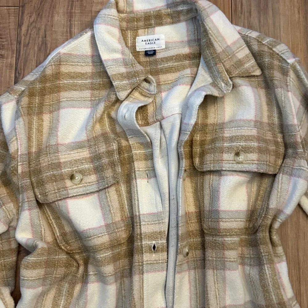 American Eagle Outfitters Cream & Tan Plaid Utility Shacket size S - Picture 3 of 4